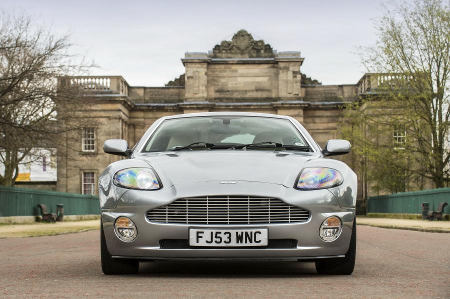  Aston Martin V12 Vanquish 2001 года  (UK) (фото 4 из 44)